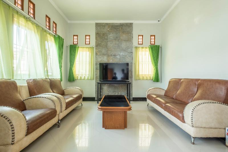 בית מלון כפרי Oyo 2072 Wisma Teratai