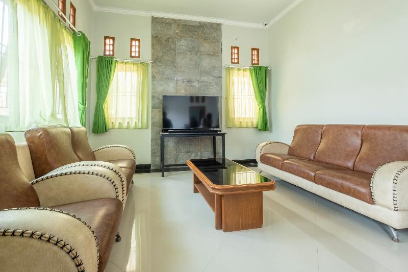 בית מלון כפרי Oyo 2072 Wisma Teratai