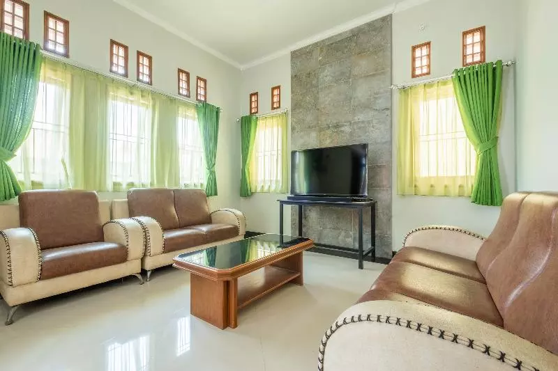 Hotel Oyo 2072 Wisma Teratai