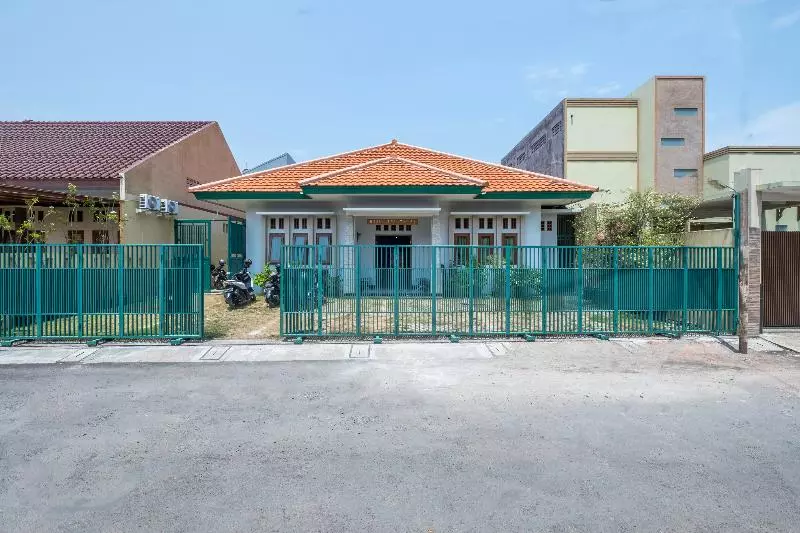 Hotel Oyo 2072 Wisma Teratai