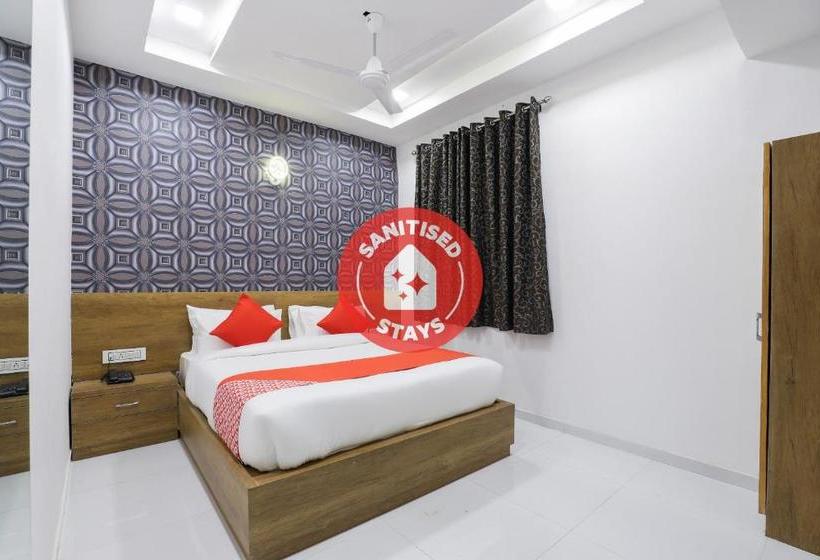 בית מלון כפרי Oyo 49805 The Midway Sky