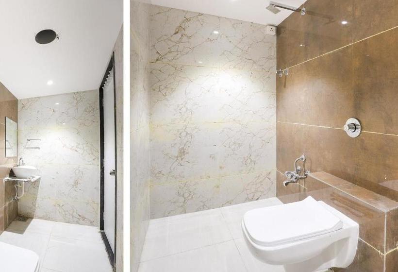 בית מלון כפרי Oyo 49805 The Midway Sky