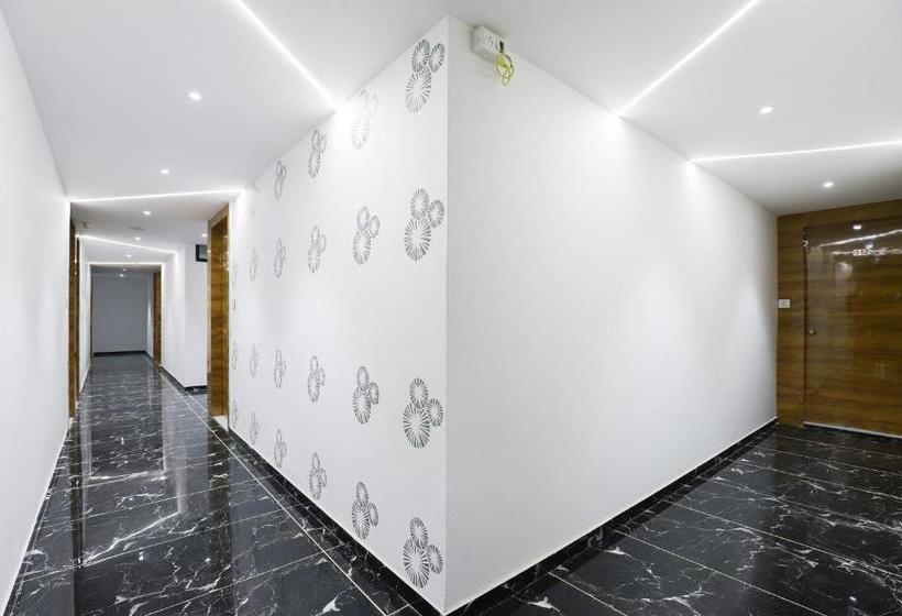 בית מלון כפרי Oyo 49805 The Midway Sky