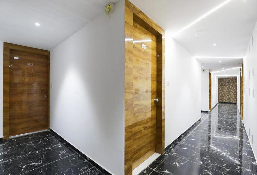 בית מלון כפרי Oyo 49805 The Midway Sky