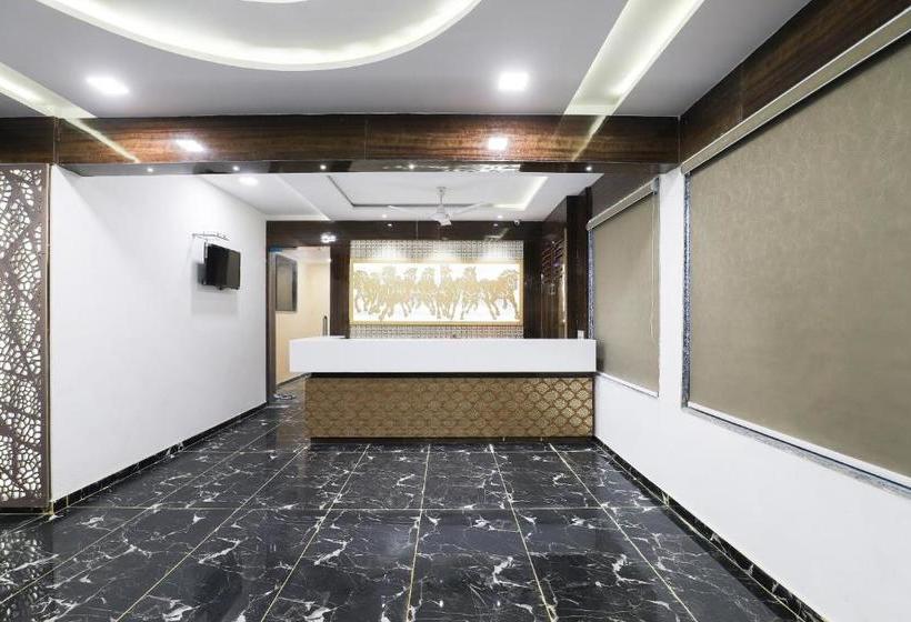 בית מלון כפרי Oyo 49805 The Midway Sky