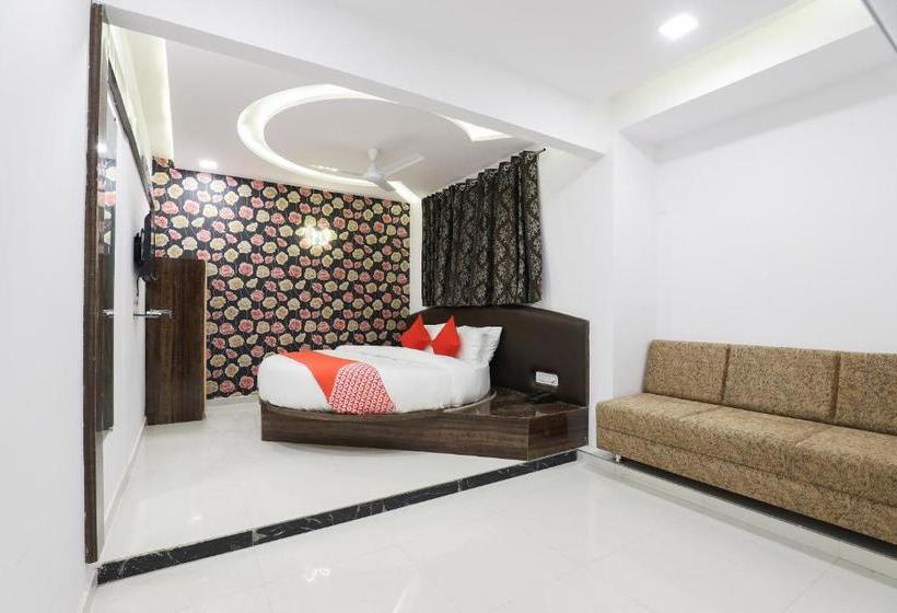 בית מלון כפרי Oyo 49805 The Midway Sky