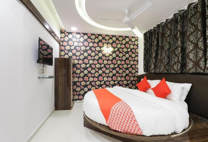 בית מלון כפרי Oyo 49805 The Midway Sky