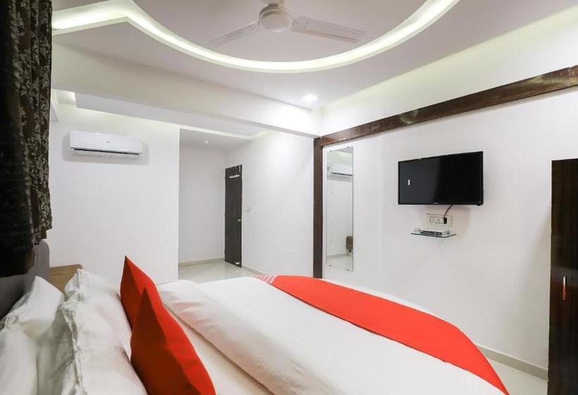 בית מלון כפרי Oyo 49805 The Midway Sky