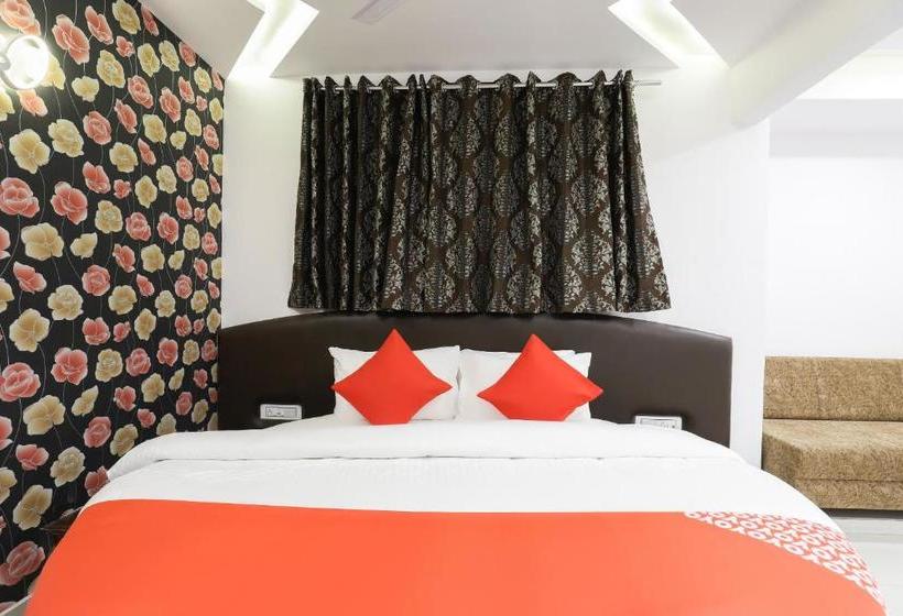 בית מלון כפרי Oyo 49805 The Midway Sky