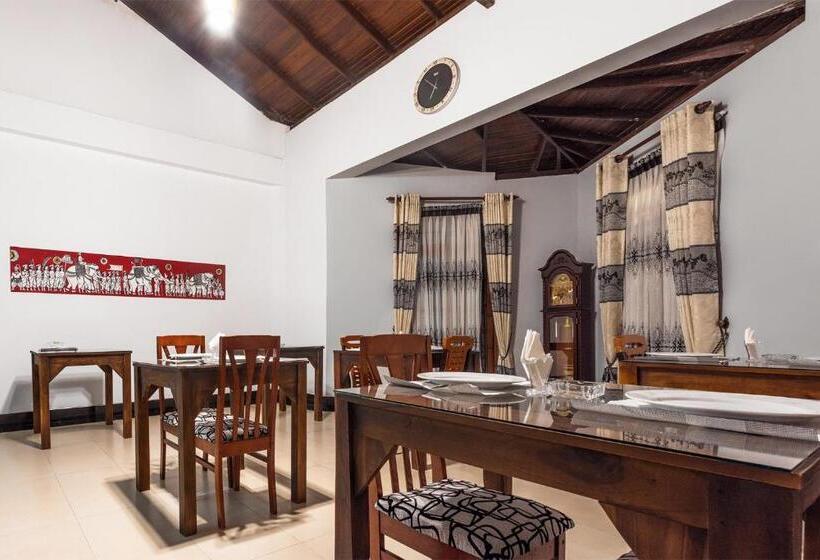 פנסיון Gold Crown Residence