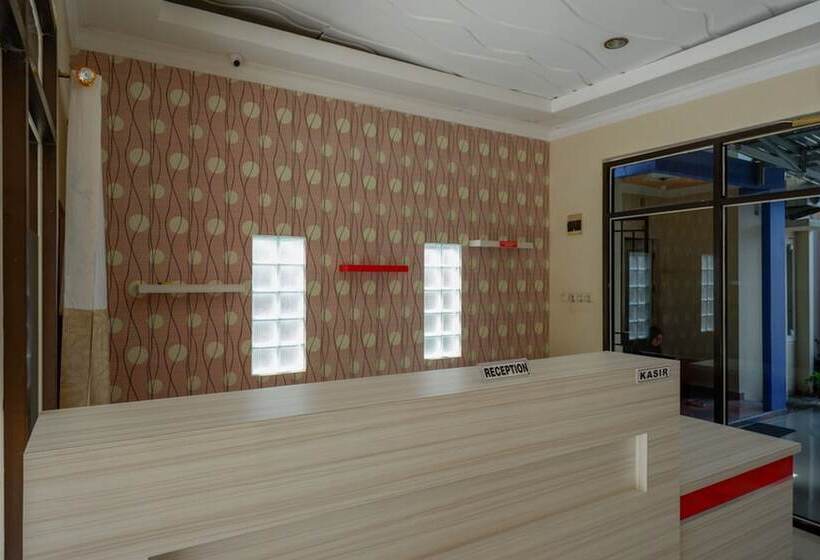 بنسيون Reddoorz Near Millenium Waterpark Palu