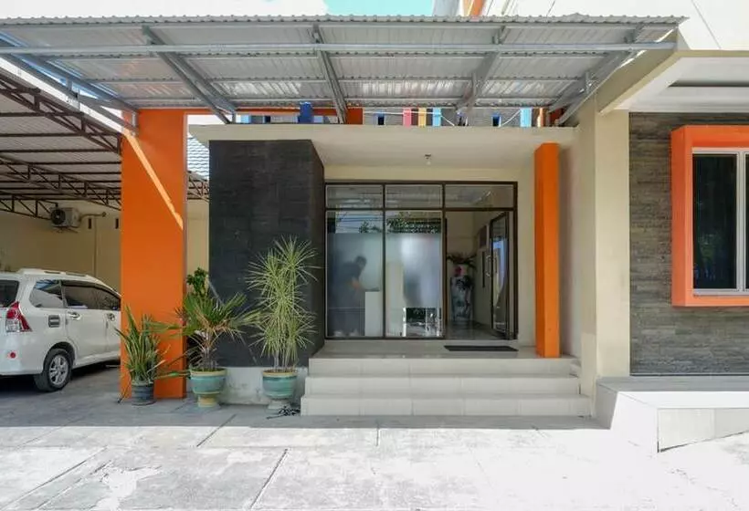 Majatalo Reddoorz Near Millenium Waterpark Palu