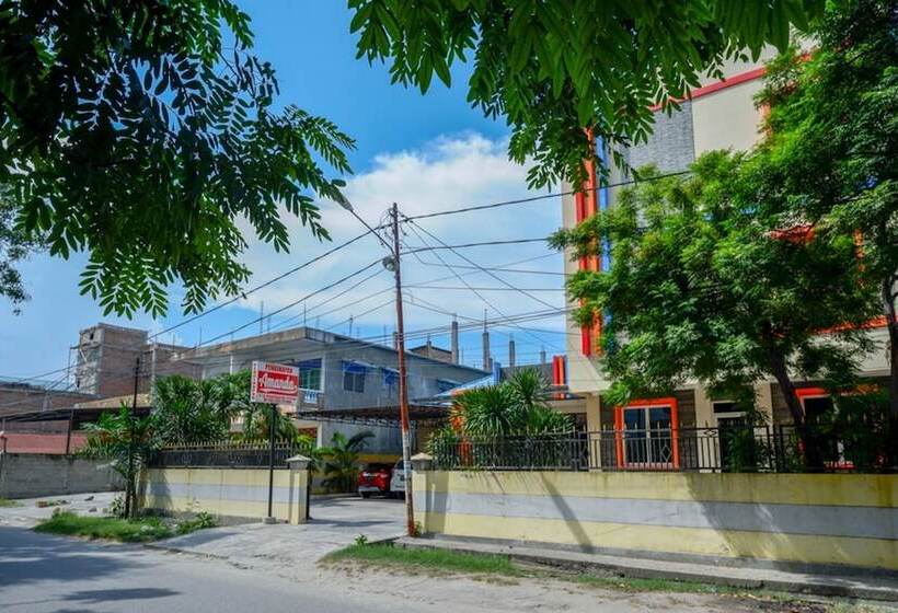 بنسيون Reddoorz Near Millenium Waterpark Palu