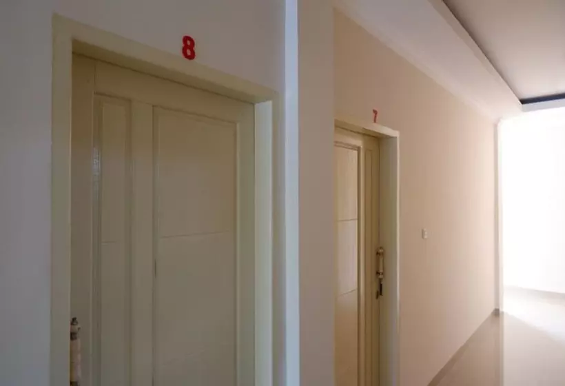 Majatalo Reddoorz Near Millenium Waterpark Palu