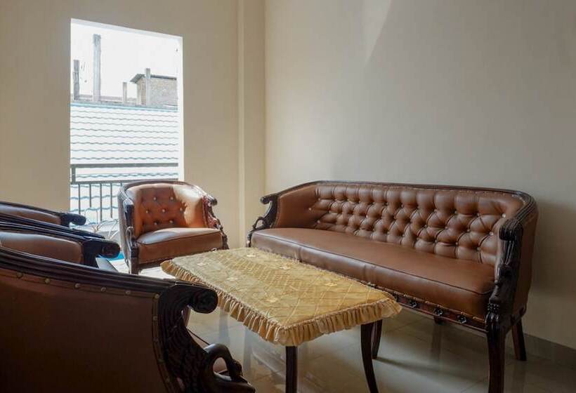 بنسيون Reddoorz Near Millenium Waterpark Palu