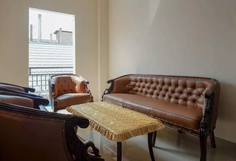 Majatalo Reddoorz Near Millenium Waterpark Palu