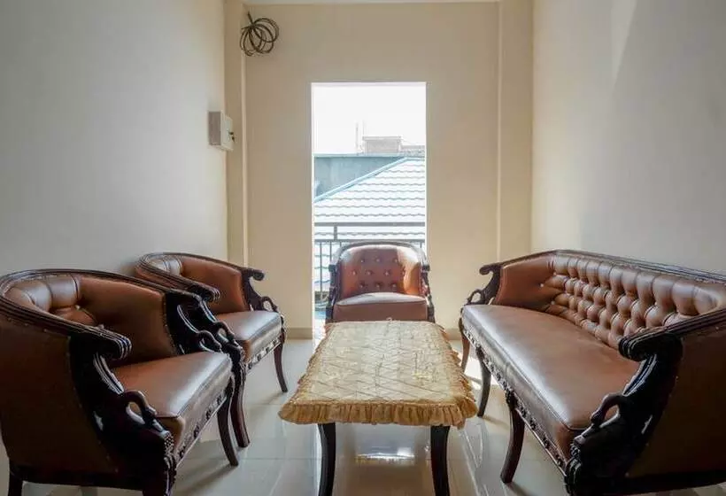 Majatalo Reddoorz Near Millenium Waterpark Palu