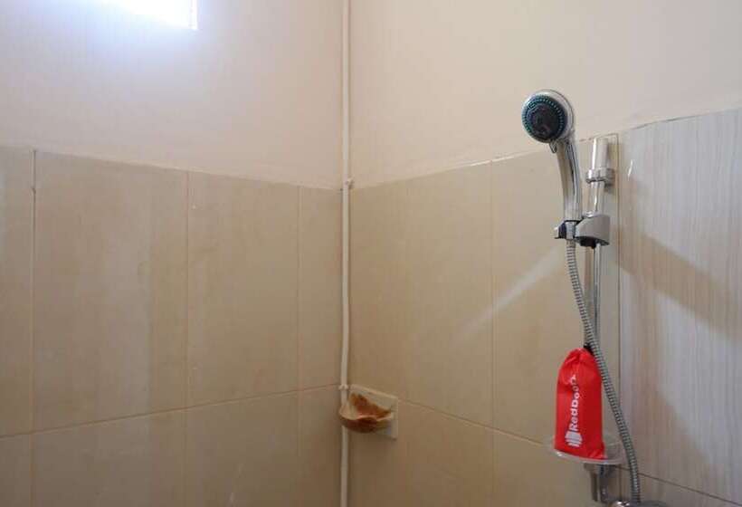 بنسيون Reddoorz Near Millenium Waterpark Palu