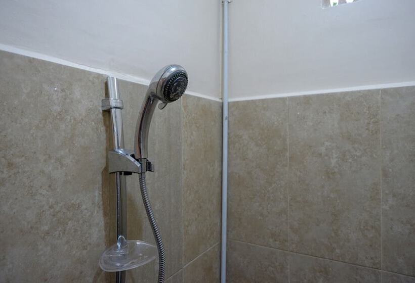 بنسيون Reddoorz Near Millenium Waterpark Palu