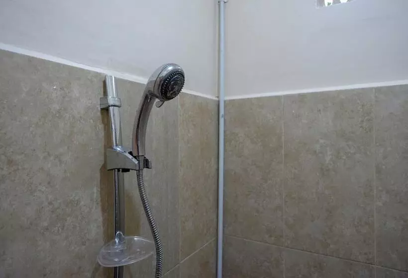 Majatalo Reddoorz Near Millenium Waterpark Palu