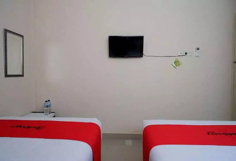 Majatalo Reddoorz Near Millenium Waterpark Palu