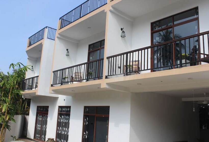 بنسيون Surf N Summer