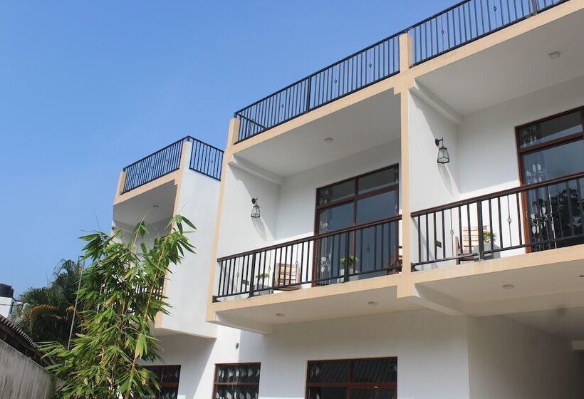 بنسيون Surf N Summer