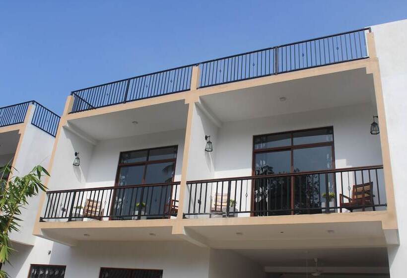 بنسيون Surf N Summer