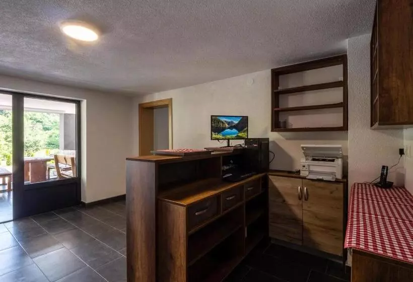 تختخواب و صبحانه Sobe Kod Bakija