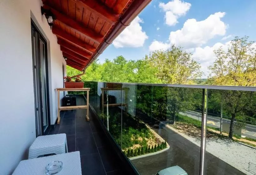 تختخواب و صبحانه Sobe Kod Bakija