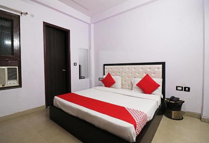 בית מלון כפרי Oyo 36689 Queen Suites