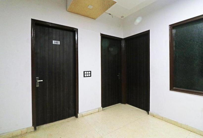 בית מלון כפרי Oyo 36689 Queen Suites