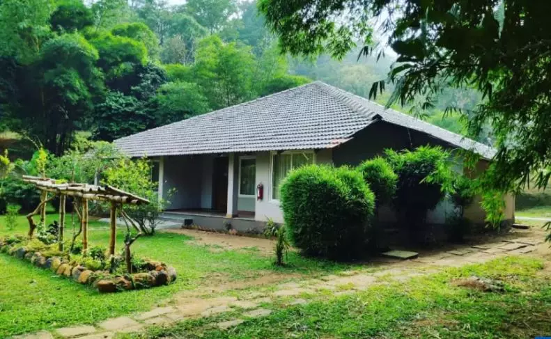 ホテル Abad Brookside Wayanad