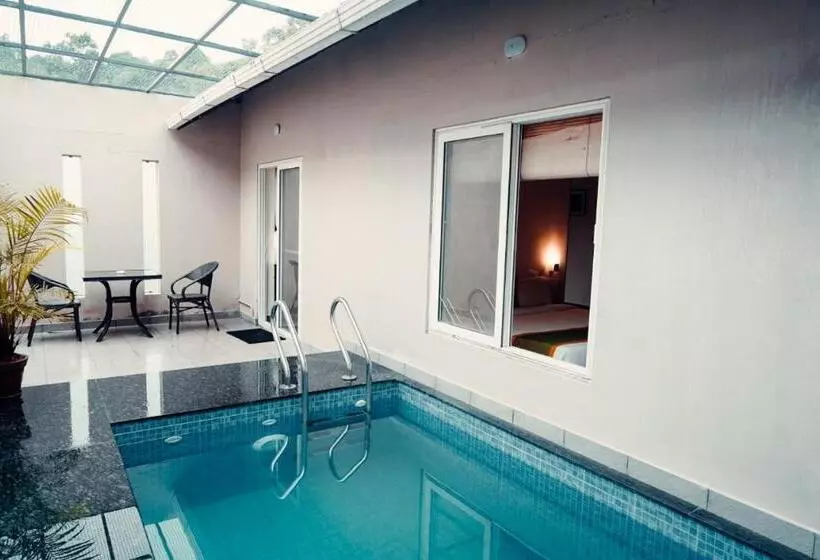 ホテル Abad Brookside Wayanad