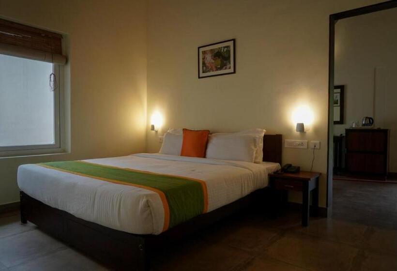 בית מלון כפרי Abad Brookside Wayanad