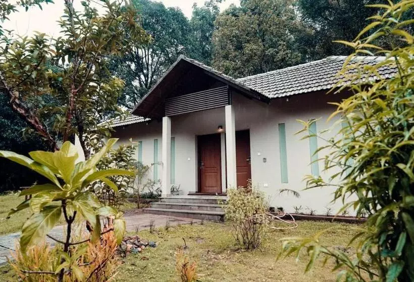 ホテル Abad Brookside Wayanad