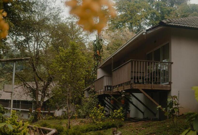 בית מלון כפרי Abad Brookside Wayanad