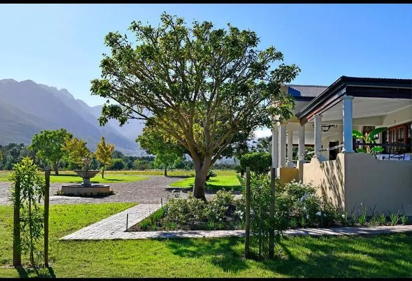 پانسیون Huguenot House