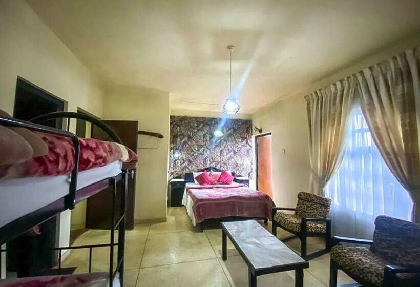 هاستل Lake Breeze