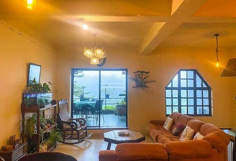 هاستل Lake Breeze