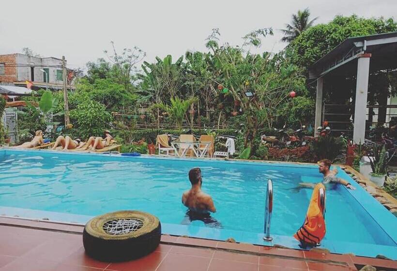 هتل Hugo Homestay