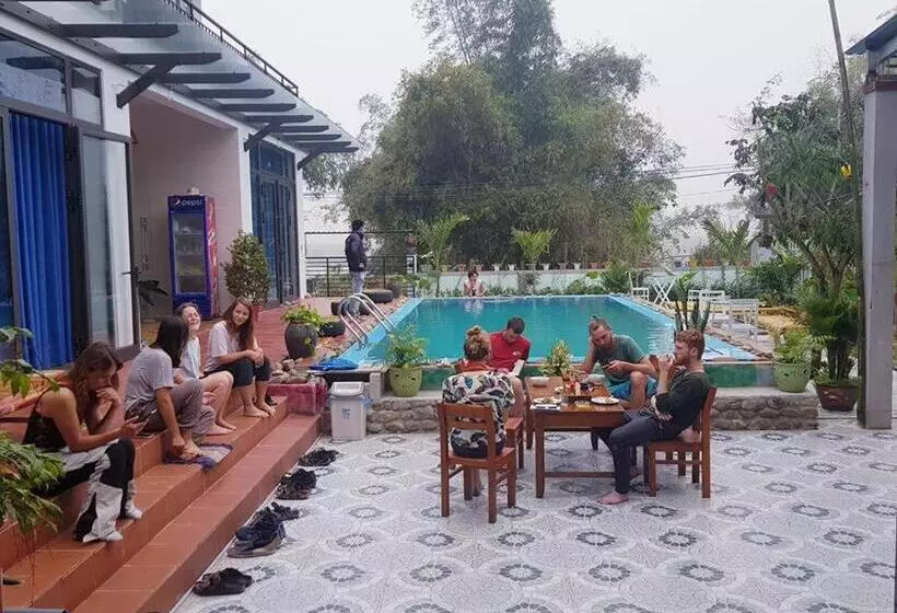 هتل Hugo Homestay