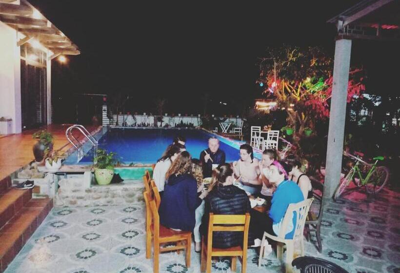 هتل Hugo Homestay