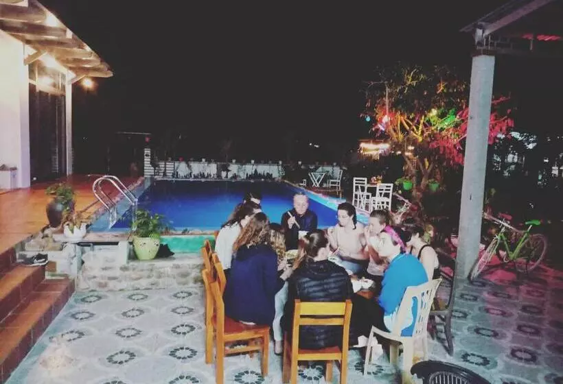 هتل Hugo Homestay