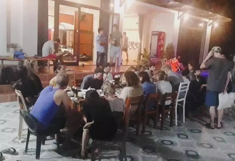 هتل Hugo Homestay