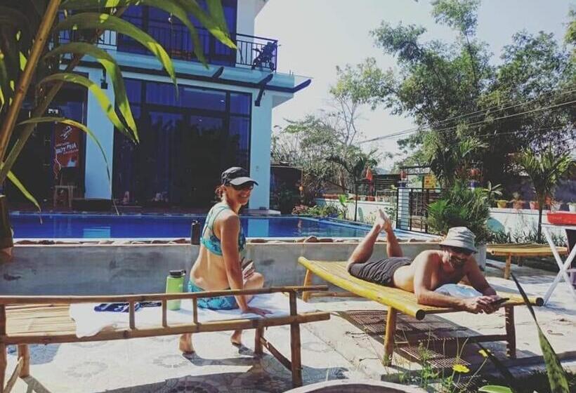 هتل Hugo Homestay