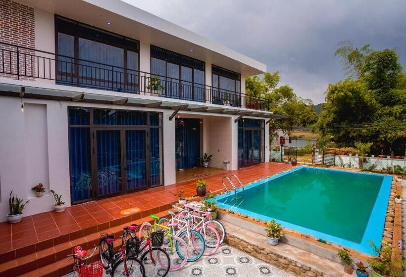 هتل Hugo Homestay