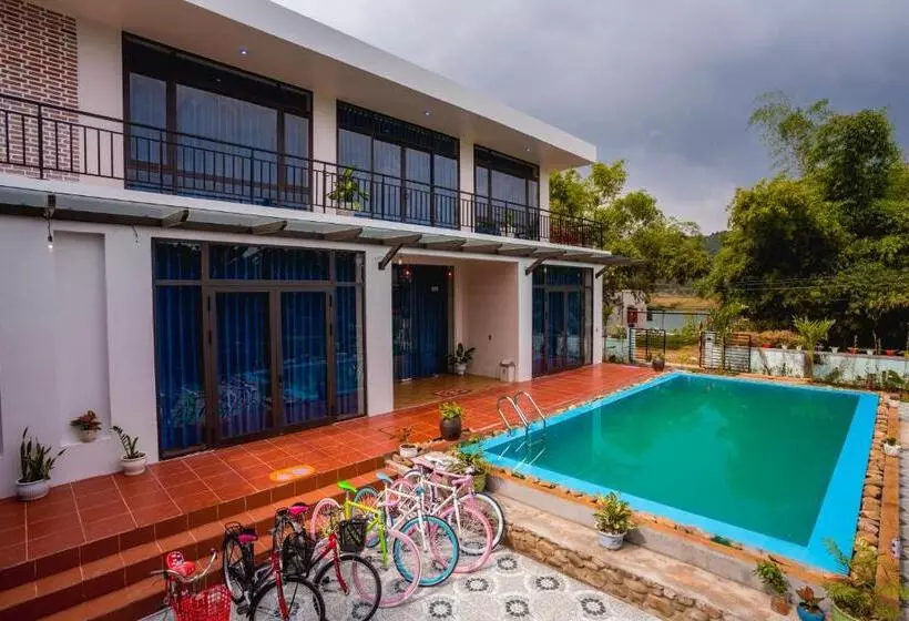 هتل Hugo Homestay