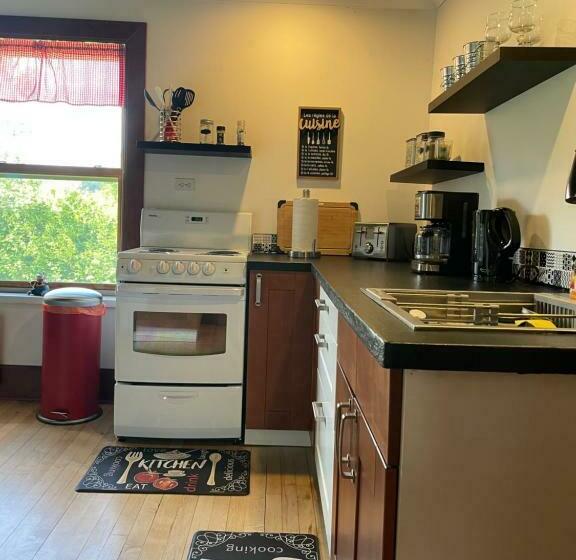 ユースホステル Auberge La Table D'hôte