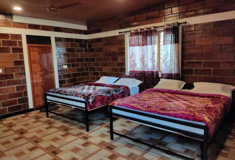 Hostel Green Hills Farm And Guest House